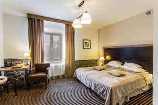 Отель Wine Garden Hotel Комборня Улучшенный двухместный номер с 1 кроватью или 2 отдельными кроватями-1